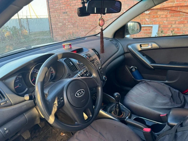 Автомобиль: марка KIA CERATO, VIN KNAFU411AB5931928, год выпуска 2011г., цвет: жемчужно-белый, модель № двигателя: G4FCBH347953, шасси: отсутствует; кузов № KNAFU411AB5931928. Обременения (ограничения): залог в пользу АО «Эксперт Банк».